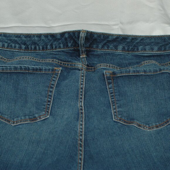 Torrid Boyfriend Jeans – Flaw - Medium Wash Stretch Denim Cropped Plus Size 18 - Picture 10 of 16